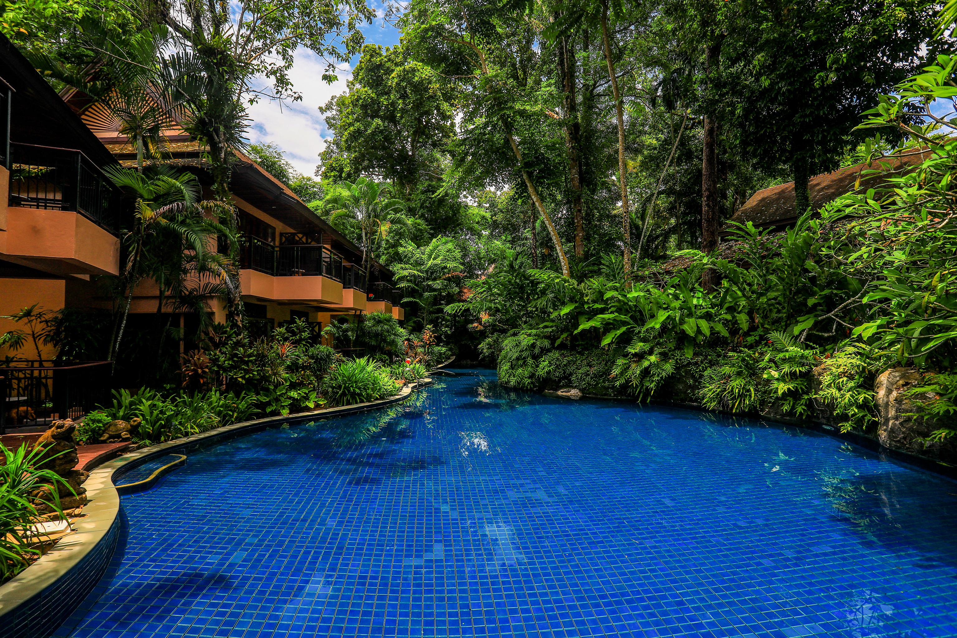 Khaolak Merlin Resort - SHA Extra Plus Khao Lak Exterior foto The swimming pool at the resort